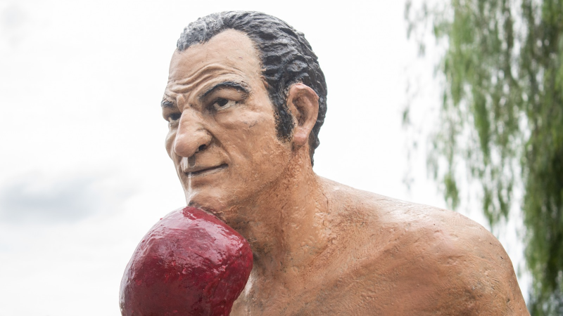 La Ciudad restauró las esculturas vandalizadas de Nicolino Locche y Aníbal Troilo